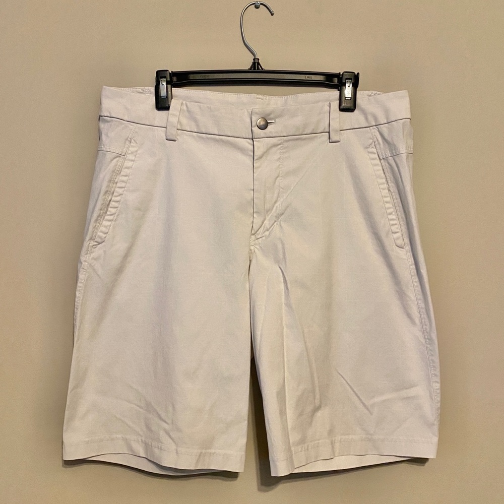 Lululemon White Shorts men’s Size 36